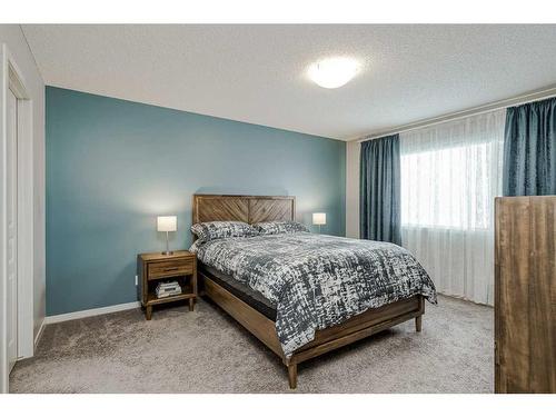 116 Auburn Glen Heights Se, Calgary, AB - Indoor Photo Showing Bedroom