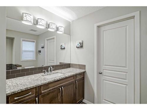 116 Auburn Glen Heights Se, Calgary, AB - Indoor Photo Showing Bathroom