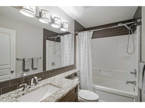 116 Auburn Glen Heights Se, Calgary, AB - Indoor Photo Showing Bathroom