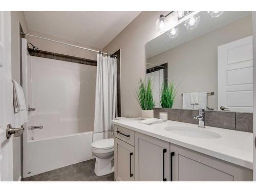 403 Sora Boulevard Se, Calgary, AB - Indoor Photo Showing Bathroom