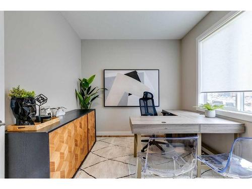 403 Sora Boulevard Se, Calgary, AB - Indoor Photo Showing Office