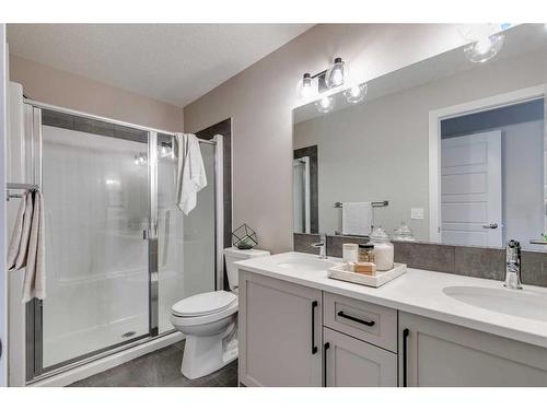 403 Sora Boulevard Se, Calgary, AB - Indoor Photo Showing Bathroom