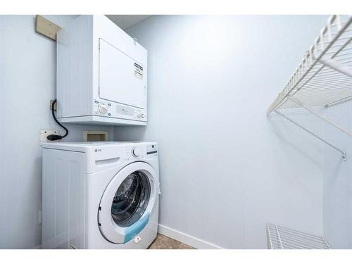 4105-10 Prestwick Bay Se, Calgary, AB - Indoor Photo Showing Laundry Room