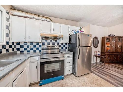 2815 12 Avenue Se, Calgary, AB - Indoor Photo Showing Kitchen