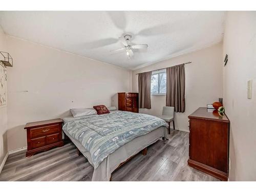 2815 12 Avenue Se, Calgary, AB - Indoor Photo Showing Bedroom