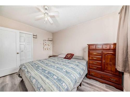 2815 12 Avenue Se, Calgary, AB - Indoor Photo Showing Bedroom