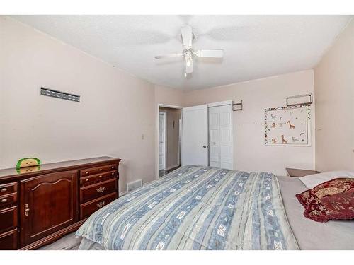 2815 12 Avenue Se, Calgary, AB - Indoor Photo Showing Bedroom