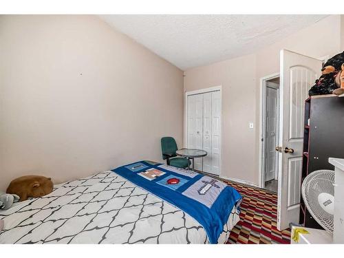 2815 12 Avenue Se, Calgary, AB - Indoor Photo Showing Bedroom