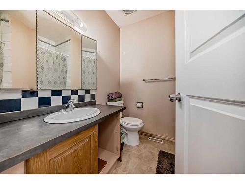 2815 12 Avenue Se, Calgary, AB - Indoor Photo Showing Bathroom