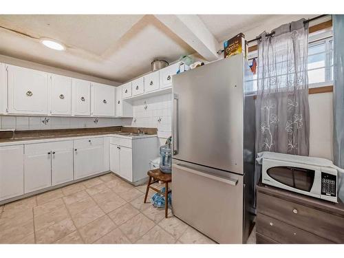 2815 12 Avenue Se, Calgary, AB - Indoor Photo Showing Kitchen