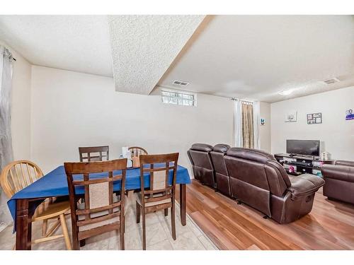 2815 12 Avenue Se, Calgary, AB - Indoor Photo Showing Other Room