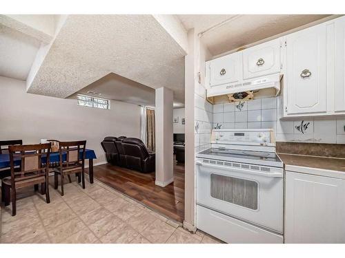 2815 12 Avenue Se, Calgary, AB - Indoor Photo Showing Kitchen