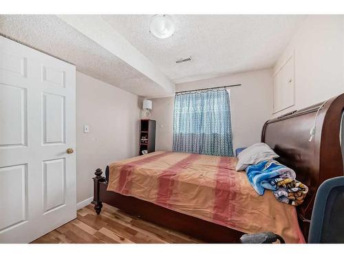 2815 12 Avenue Se, Calgary, AB - Indoor Photo Showing Bedroom