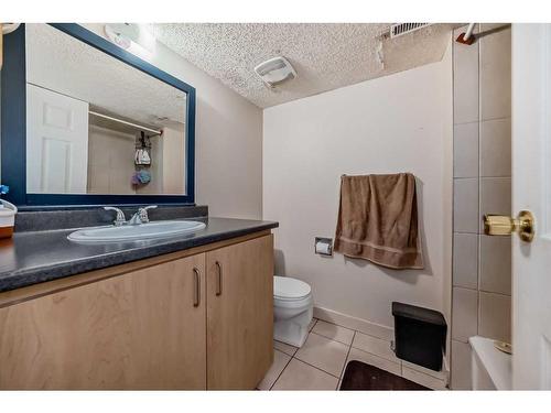 2815 12 Avenue Se, Calgary, AB - Indoor Photo Showing Bathroom