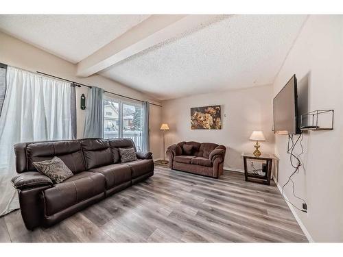 2815 12 Avenue Se, Calgary, AB - Indoor Photo Showing Living Room