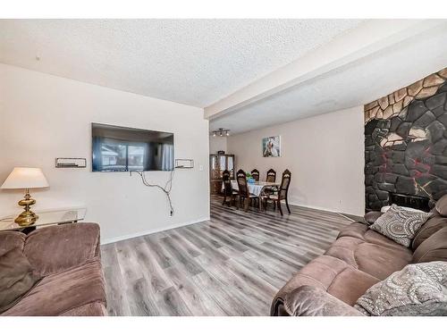 2815 12 Avenue Se, Calgary, AB - Indoor Photo Showing Living Room