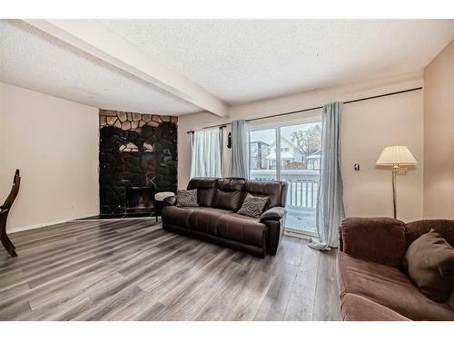 2815 12 Avenue Se, Calgary, AB - Indoor Photo Showing Living Room