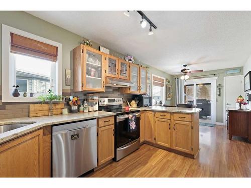 63 Coverdale Way Ne, Calgary, AB - Indoor Photo Showing Kitchen