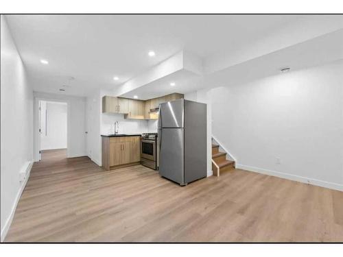 138 Tarawood Road Ne, Calgary, AB - Indoor Photo Showing Kitchen With Stainless Steel Kitchen