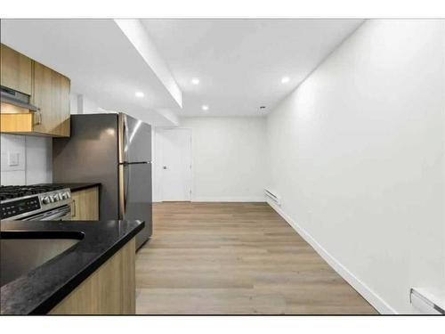 138 Tarawood Road Ne, Calgary, AB - Indoor Photo Showing Kitchen