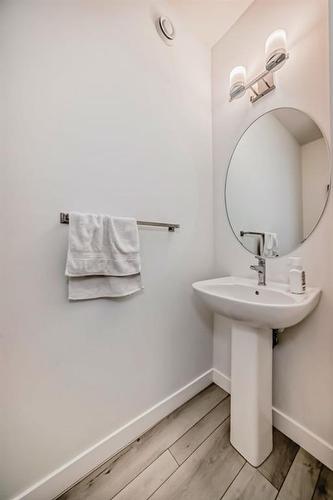 166 Creekstone Way Sw, Calgary, AB - Indoor Photo Showing Bathroom