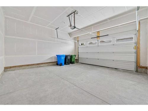 46 Cityline Mount Ne, Calgary, AB - Indoor Photo Showing Garage