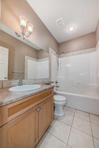 2235 32 Avenue Sw, Calgary, AB - Indoor Photo Showing Bathroom