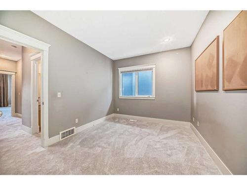 2235 32 Avenue Sw, Calgary, AB - Indoor Photo Showing Other Room