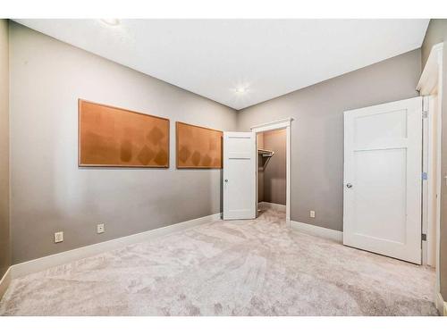 2235 32 Avenue Sw, Calgary, AB - Indoor Photo Showing Other Room