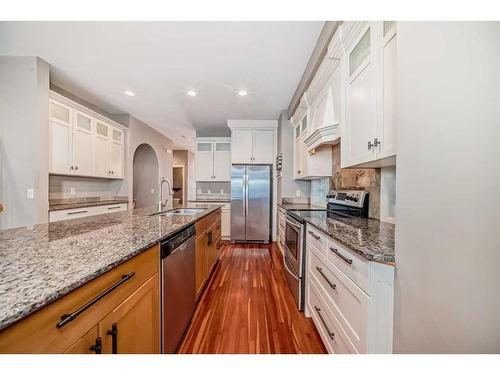 2235 32 Avenue Sw, Calgary, AB - Indoor Photo Showing Kitchen With Double Sink With Upgraded Kitchen