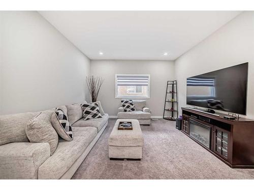 35 Legacy Link Se, Calgary, AB - Indoor Photo Showing Living Room