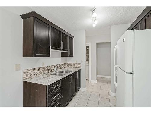 202-219 Huntington Park Bay Nw, Calgary, AB - Indoor Photo Showing Kitchen With Double Sink