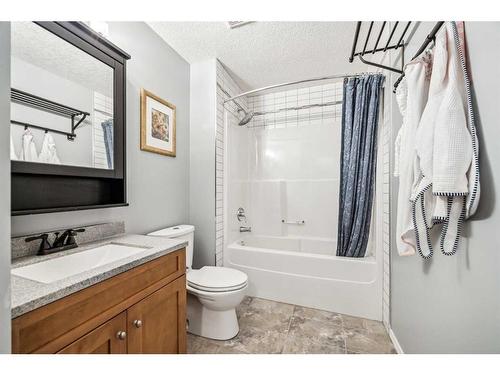 117 Drake Landing View, Okotoks, AB - Indoor Photo Showing Bathroom