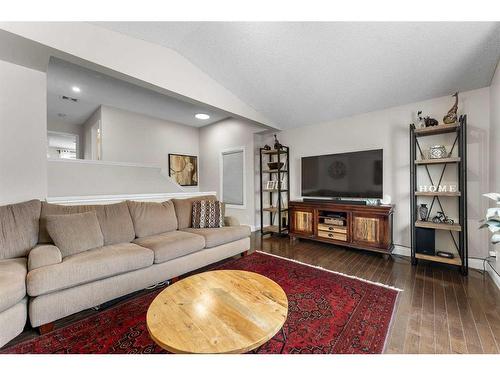 168 Edgebrook Park Nw, Calgary, AB - Indoor Photo Showing Living Room