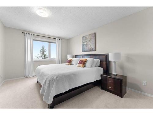 168 Edgebrook Park Nw, Calgary, AB - Indoor Photo Showing Bedroom