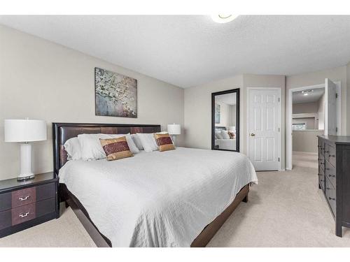 168 Edgebrook Park Nw, Calgary, AB - Indoor Photo Showing Bedroom