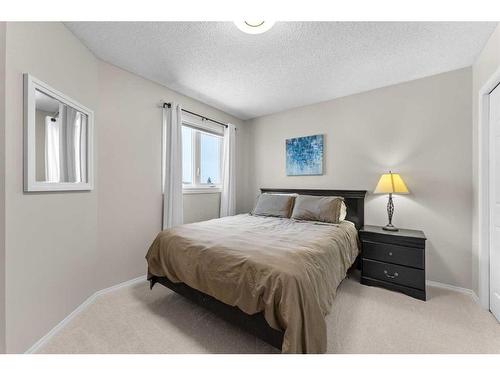 168 Edgebrook Park Nw, Calgary, AB - Indoor Photo Showing Bedroom