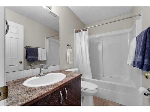 168 Edgebrook Park Nw, Calgary, AB - Indoor Photo Showing Bathroom