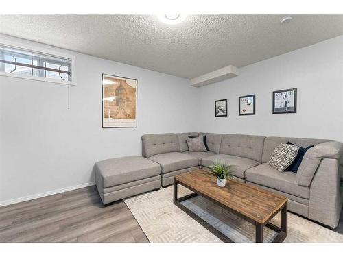 168 Edgebrook Park Nw, Calgary, AB - Indoor Photo Showing Living Room