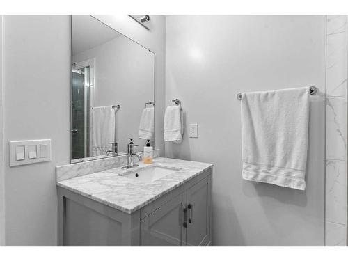 168 Edgebrook Park Nw, Calgary, AB - Indoor Photo Showing Bathroom