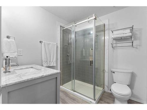 168 Edgebrook Park Nw, Calgary, AB - Indoor Photo Showing Bathroom