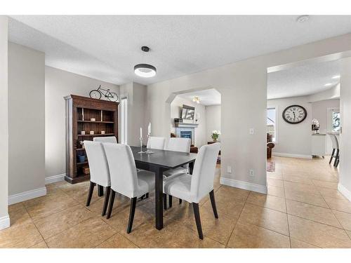 168 Edgebrook Park Nw, Calgary, AB - Indoor Photo Showing Dining Room