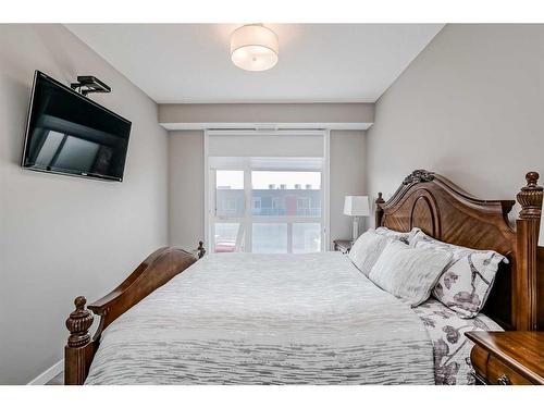 605-122 Mahogany Centre Se, Calgary, AB - Indoor Photo Showing Bedroom