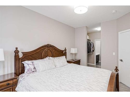 605-122 Mahogany Centre Se, Calgary, AB - Indoor Photo Showing Bedroom