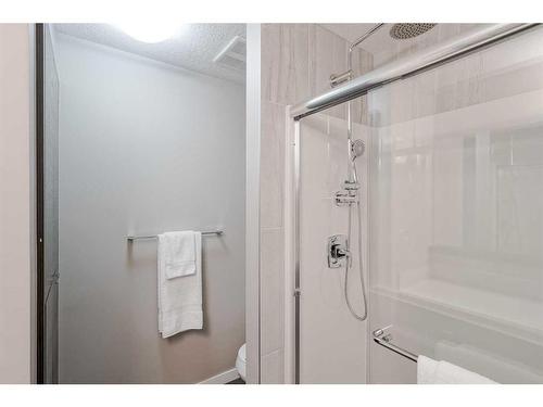 605-122 Mahogany Centre Se, Calgary, AB - Indoor Photo Showing Bathroom