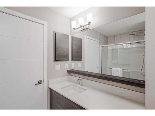 605-122 Mahogany Centre Se, Calgary, AB - Indoor Photo Showing Bathroom