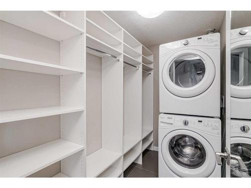 605-122 Mahogany Centre Se, Calgary, AB - Indoor Photo Showing Laundry Room