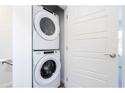 535-850 Belmont Drive Sw, Calgary, AB - Indoor Photo Showing Laundry Room