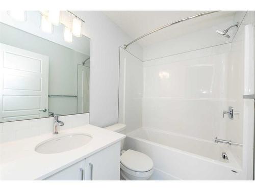 535-850 Belmont Drive Sw, Calgary, AB - Indoor Photo Showing Bathroom