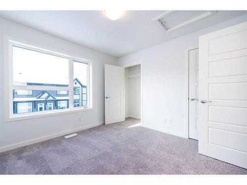 535-850 Belmont Drive Sw, Calgary, AB - Indoor Photo Showing Other Room